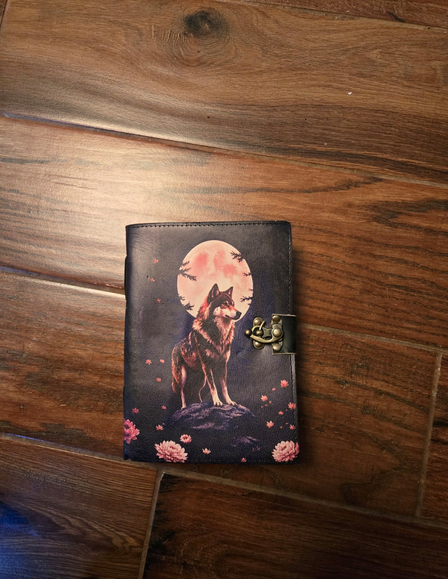 Handcrafted Leather Journal Wolf and the Moon/200 Pages